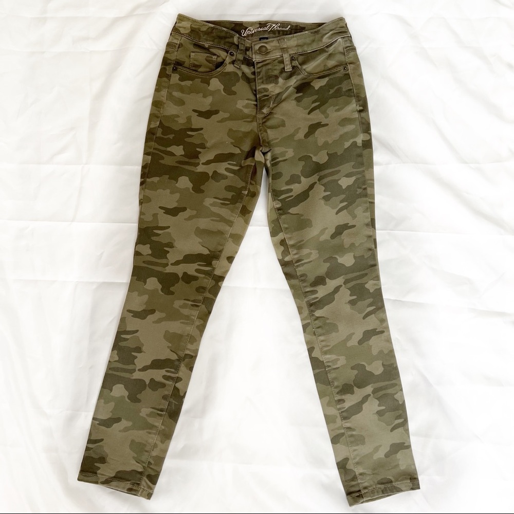 UNIVERSAL THREAD JEANS